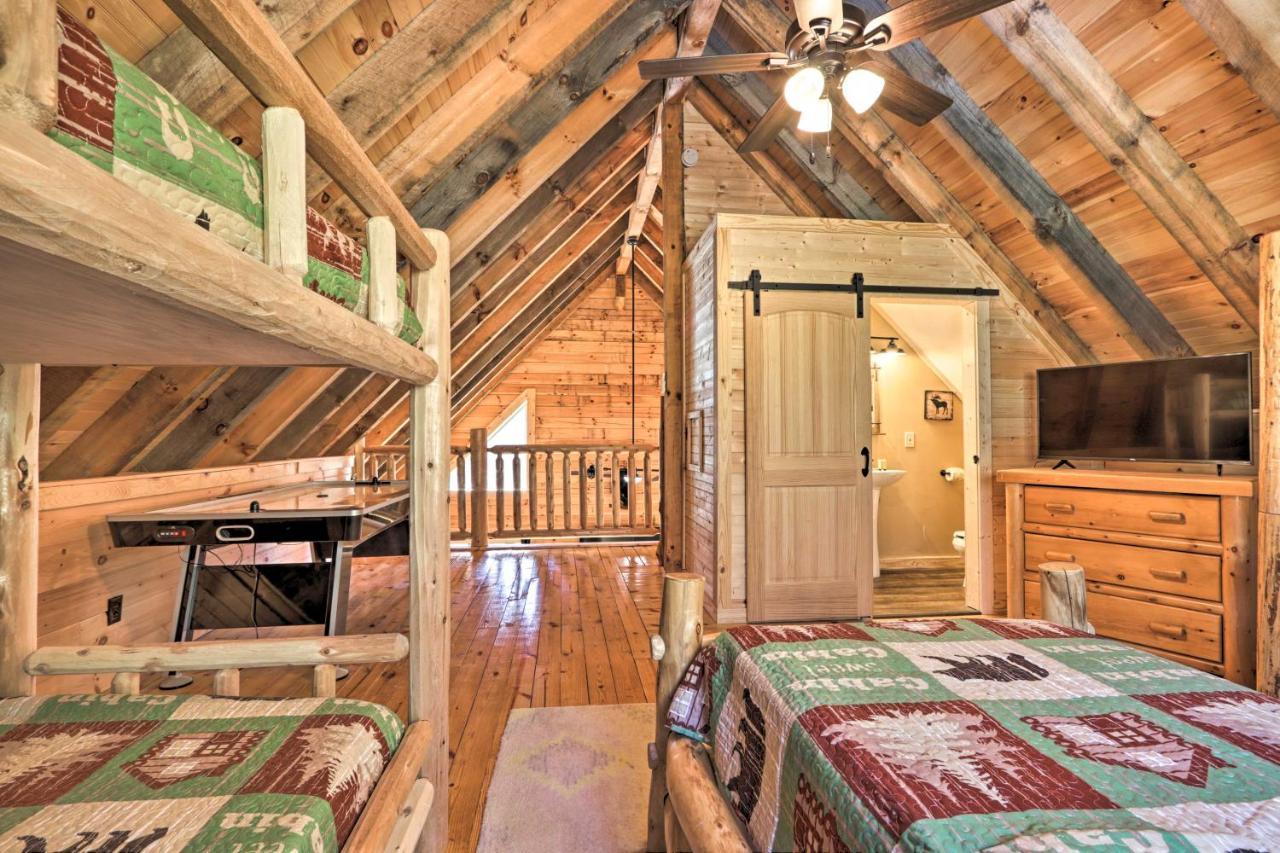 Gatlinburg Cabin With Loft And Game Room 1 Mi To Town מראה חיצוני תמונה