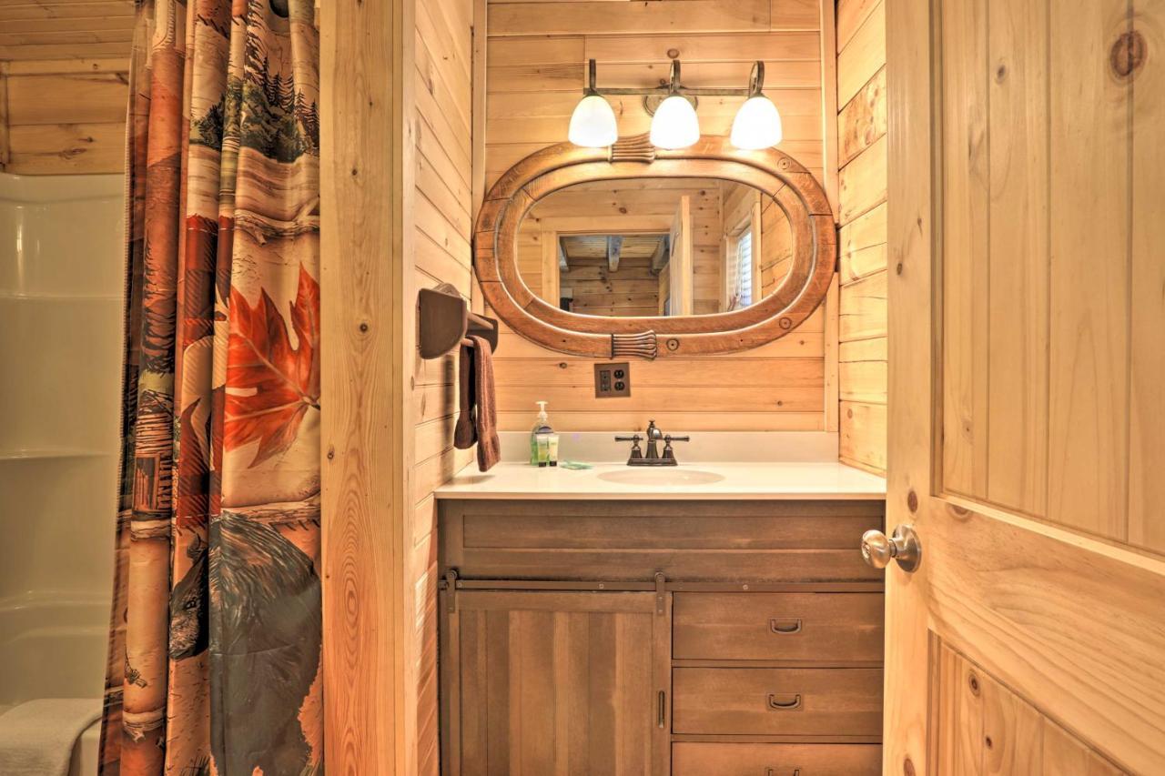 Gatlinburg Cabin With Loft And Game Room 1 Mi To Town מראה חיצוני תמונה