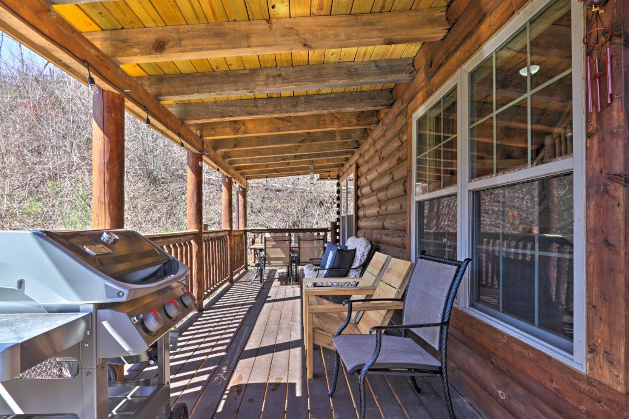 Gatlinburg Cabin With Loft And Game Room 1 Mi To Town מראה חיצוני תמונה