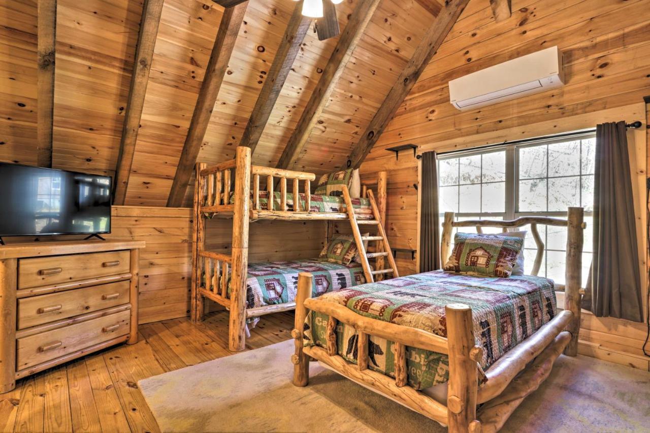 Gatlinburg Cabin With Loft And Game Room 1 Mi To Town מראה חיצוני תמונה