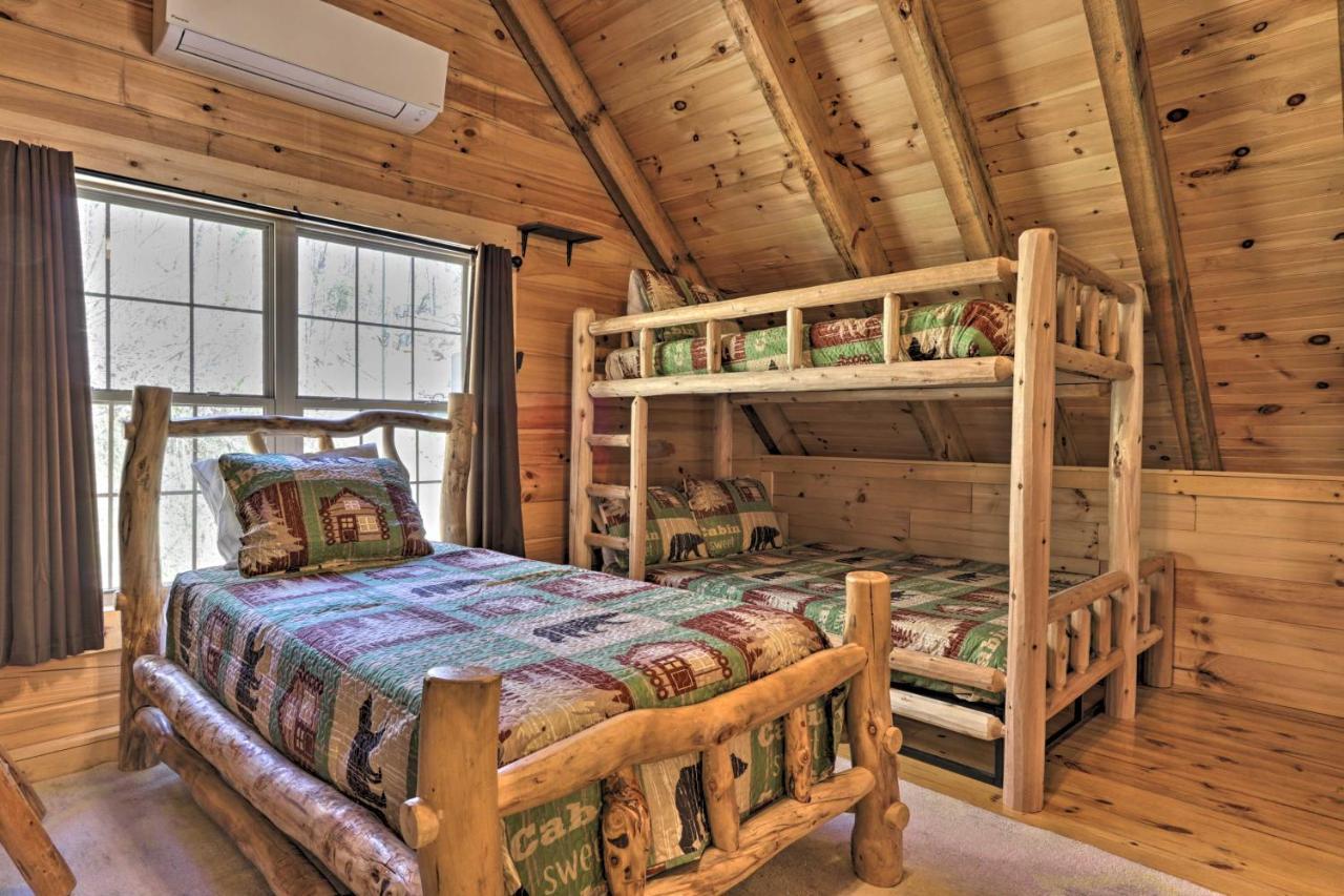 Gatlinburg Cabin With Loft And Game Room 1 Mi To Town מראה חיצוני תמונה